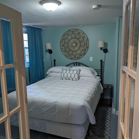 Canalside Restaurant, Inn & Kitchen Store Port Colborne Esterno foto