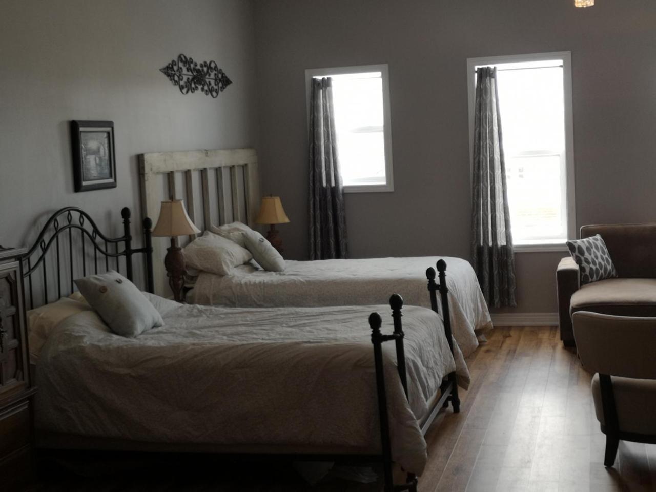 Canalside Restaurant, Inn & Kitchen Store Port Colborne Esterno foto