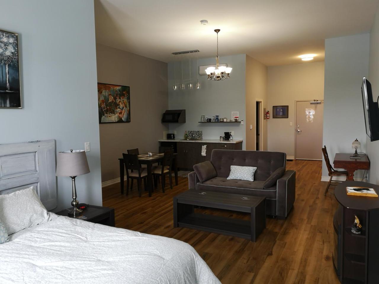 Canalside Restaurant, Inn & Kitchen Store Port Colborne Esterno foto